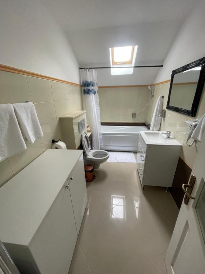 スチャヴァEroilor II Apartamentアパートメント エクステリア 写真